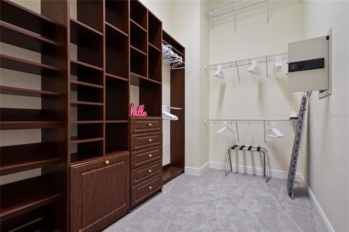 Image No.60-6 Bed Property for sale