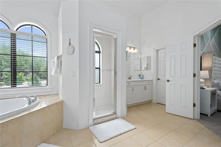 Image No.61-6 Bed Property for sale