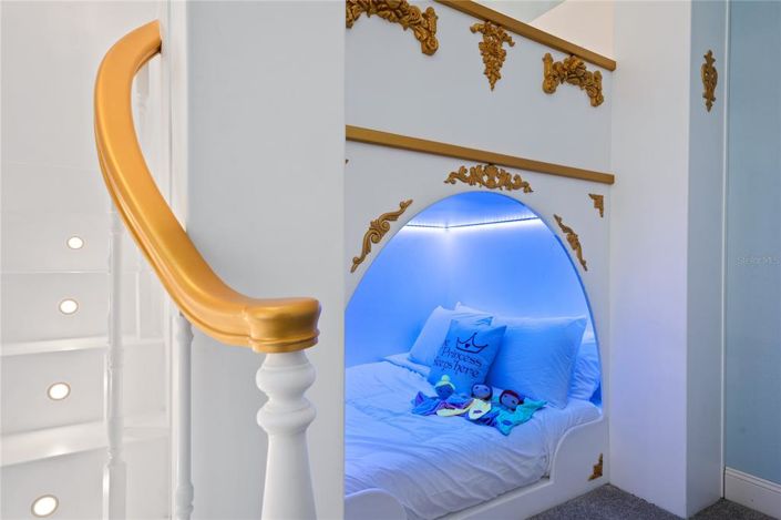 Image No.69-6 Bed Property for sale