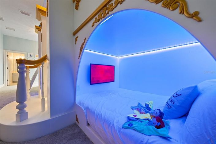 Image No.70-6 Bed Property for sale