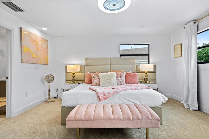 Image No.73-6 Bed Property for sale