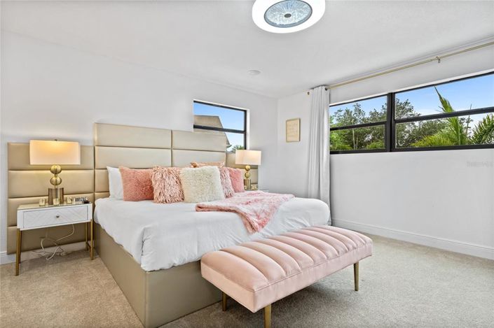 Image No.74-6 Bed Property for sale