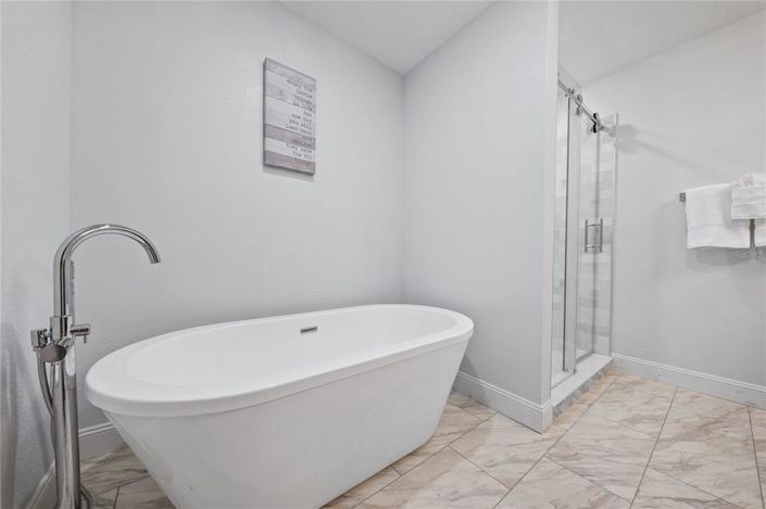 Image No.79-6 Bed Property for sale