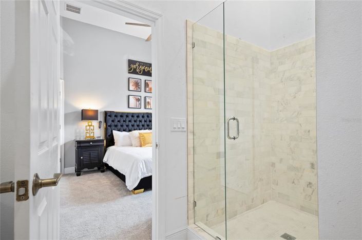 Image No.82-6 Bed Property for sale