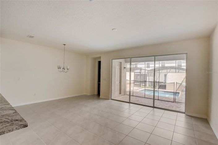 Image No.49-5 Bed Townhouse for sale