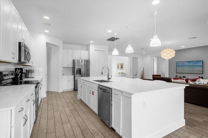 Image No.10-7 Bed Property for sale