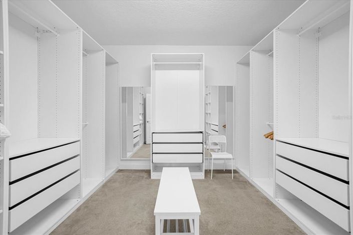 Image No.15-7 Bed Property for sale