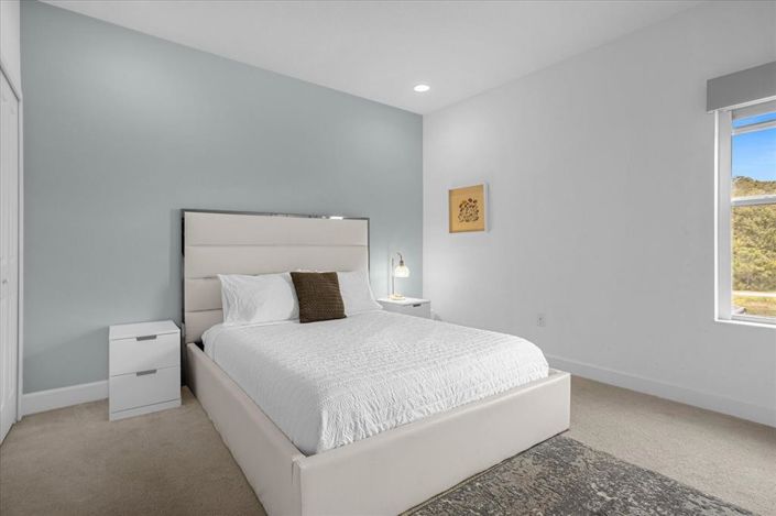 Image No.31-7 Bed Property for sale