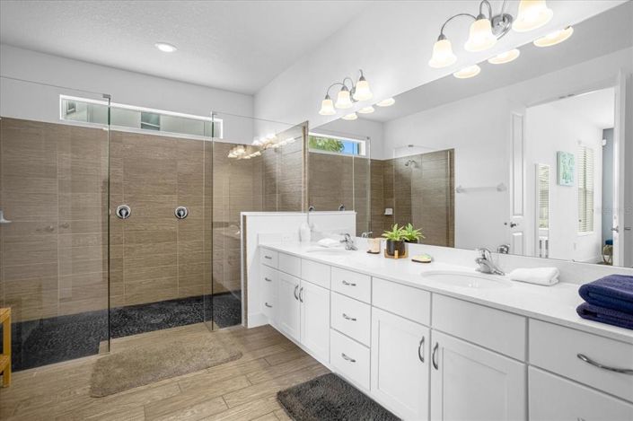 Image No.37-7 Bed Property for sale