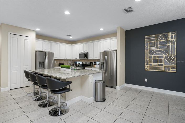 Image No.10-10 Bed Property for sale