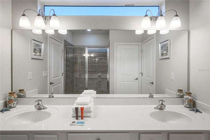 Image No.32-10 Bed Property for sale