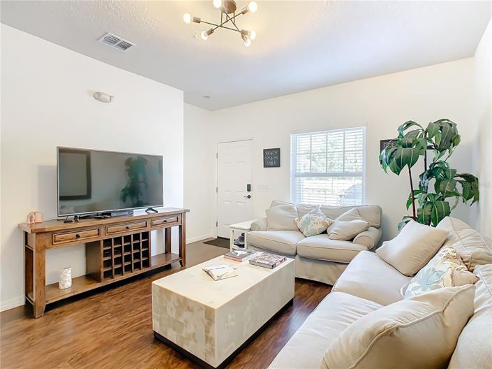 Image No.6-3 Bed Townhouse for sale