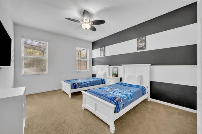 Image No.27-6 Bed Property for sale