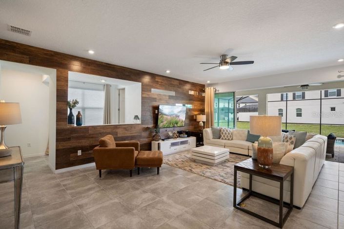 Image No.10-9 Bed Property for sale