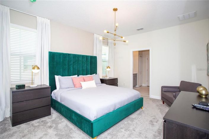 Image No.33-7 Bed Property for sale