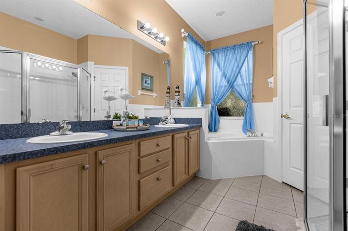 Image No.13-4 Bed Property for sale