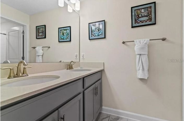 Image No.21-4 Bed Townhouse for sale