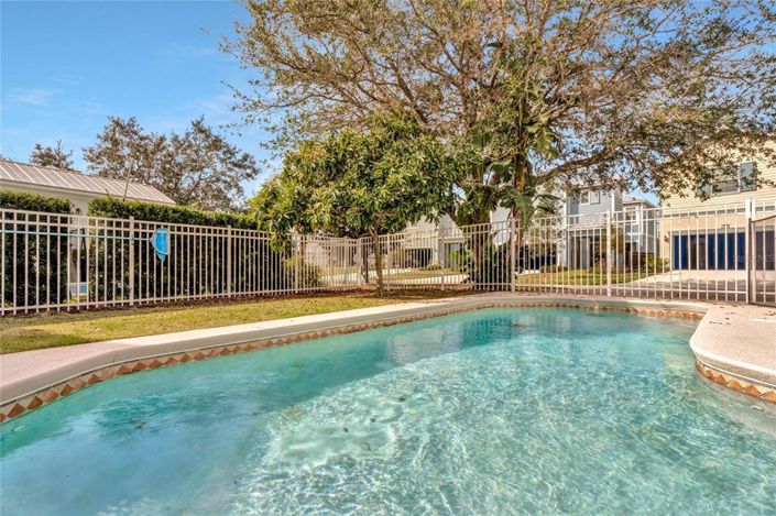 Image No.20-4 Bed Property for sale