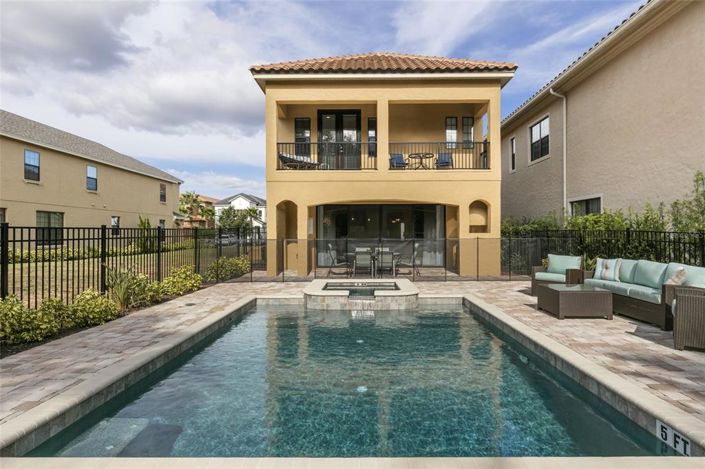 Image No.2-5 Bed Property for sale