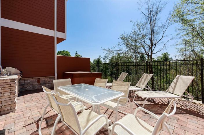 Image No.17-5 Bed Townhouse for sale