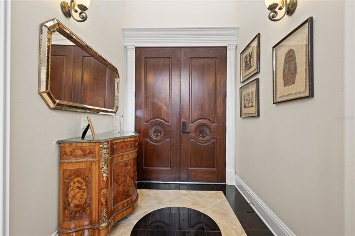 Image No.7-5 Bed Property for sale