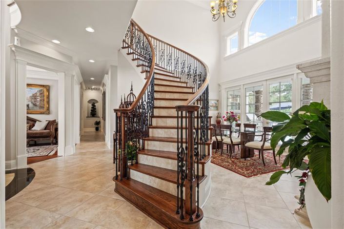 Image No.9-5 Bed Property for sale