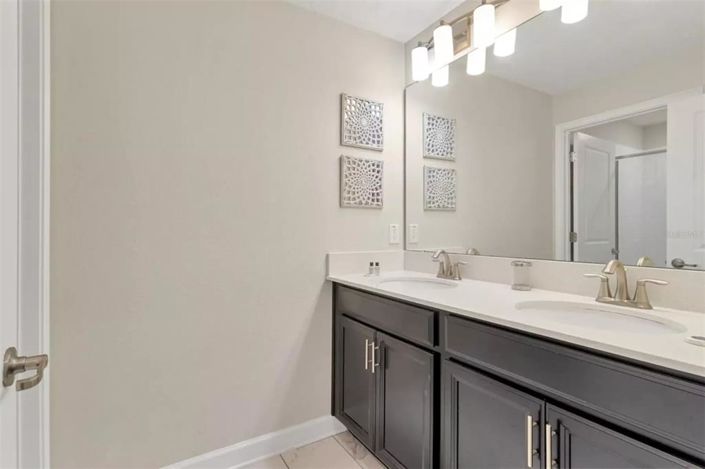 Image No.17-4 Bed Townhouse for sale