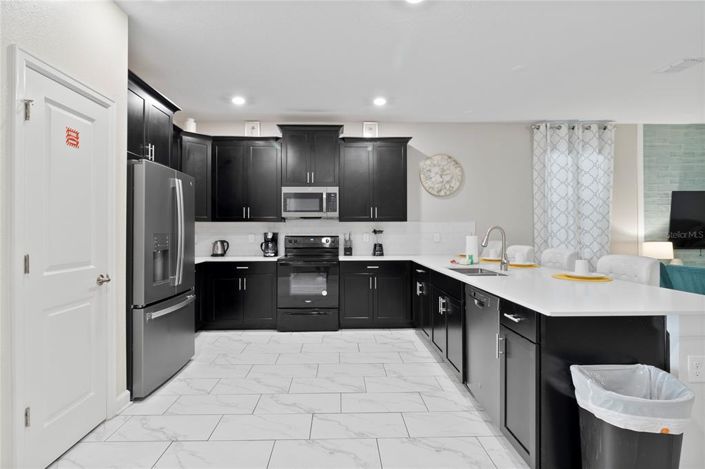 Image No.14-10 Bed Property for sale