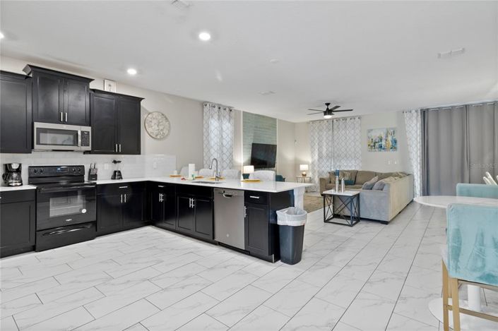 Image No.15-10 Bed Property for sale