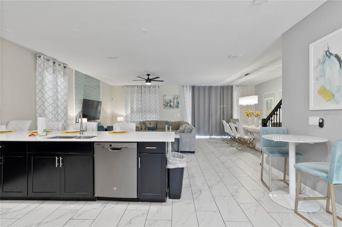 Image No.16-10 Bed Property for sale