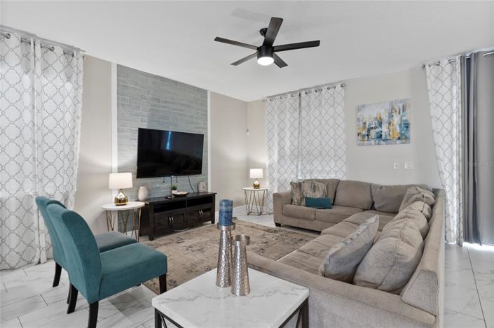 Image No.17-10 Bed Property for sale