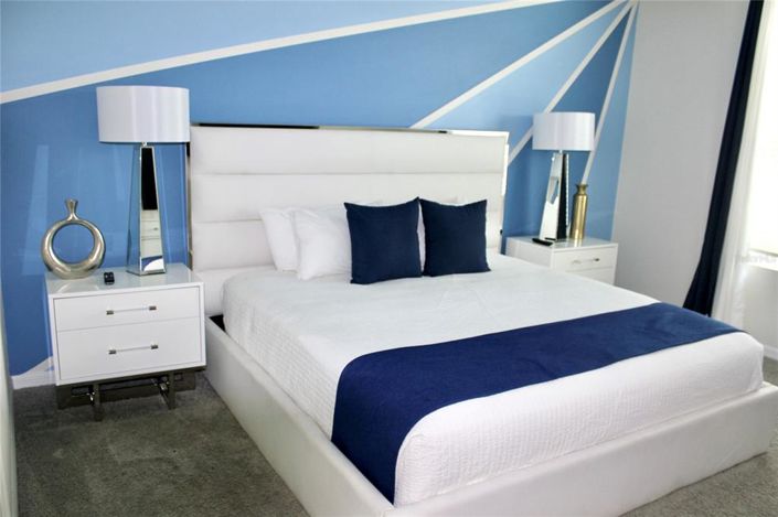 Image No.24-9 Bed Property for sale