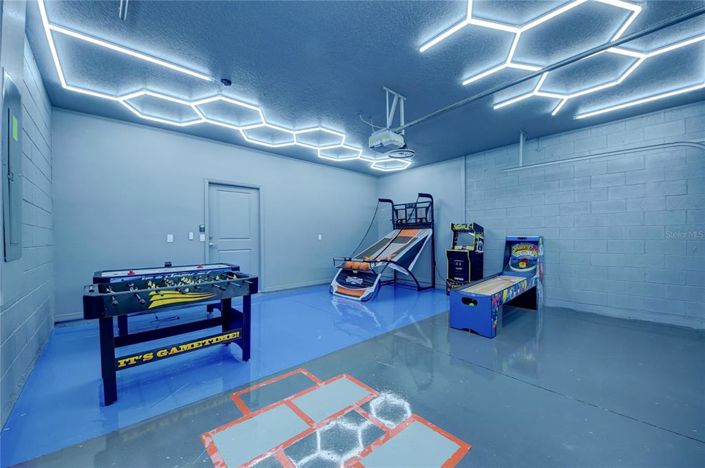 Image No.10-6 Bed Property for sale