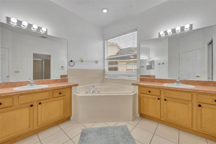 Image No.41-5 Bed Property for sale