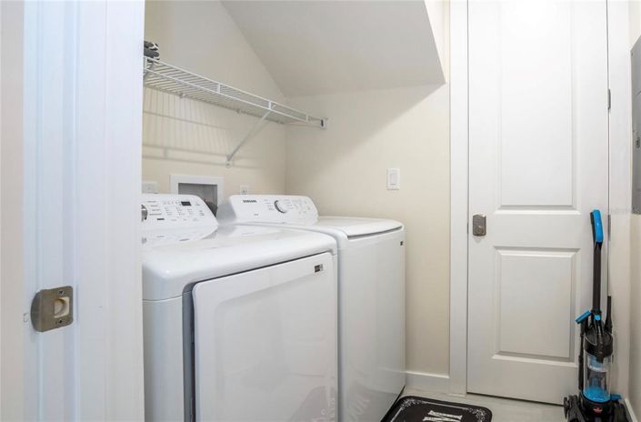 Image No.32-5 Bed Townhouse for sale