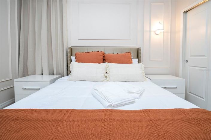 Image No.20-7 Bed Property for sale