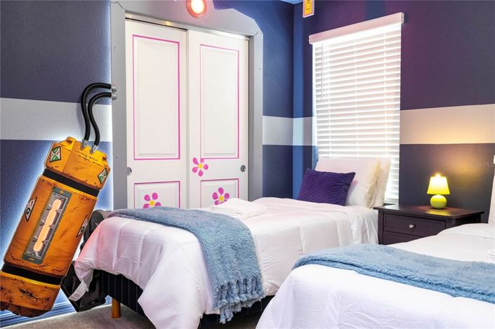 Image No.56-7 Bed Property for sale