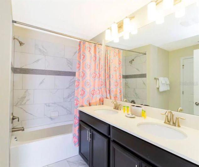 Image No.22-4 Bed Townhouse for sale