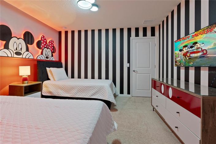 Image No.23-8 Bed Property for sale