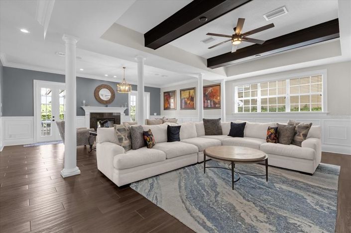 Image No.10-5 Bed Property for sale