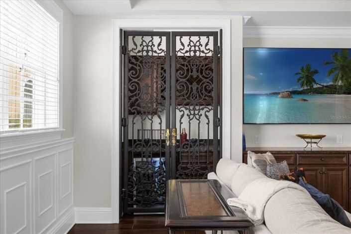 Image No.12-5 Bed Property for sale