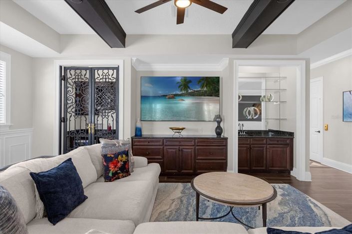 Image No.13-5 Bed Property for sale