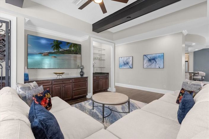 Image No.14-5 Bed Property for sale