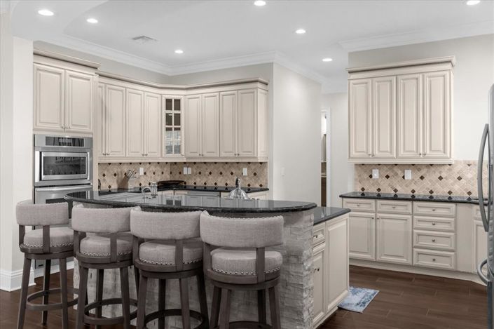 Image No.19-5 Bed Property for sale