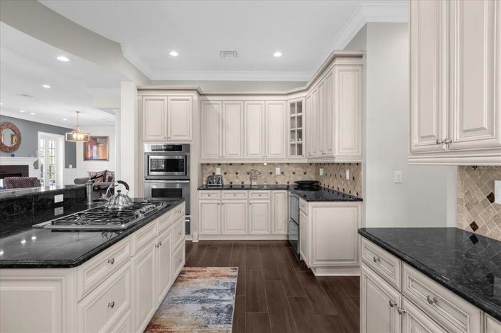 Image No.20-5 Bed Property for sale