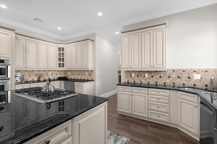 Image No.22-5 Bed Property for sale