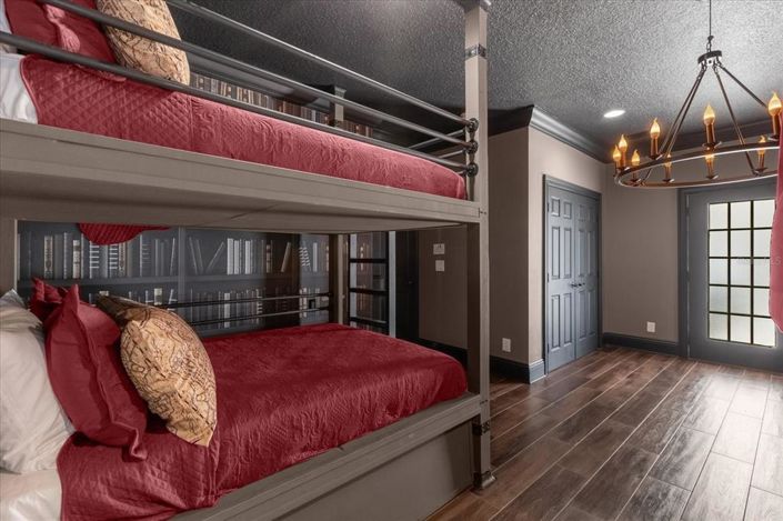 Image No.37-5 Bed Property for sale