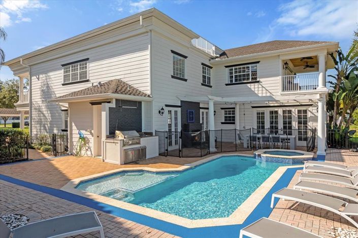 Image No.67-5 Bed Property for sale