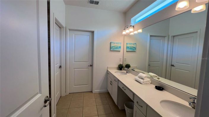 Image No.20-10 Bed Property for sale