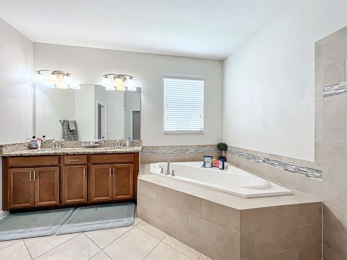 Image No.37-4 Bed Property for sale